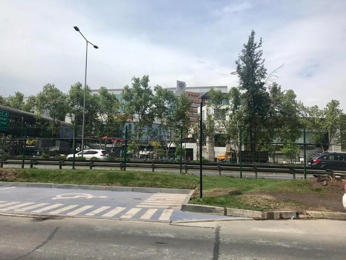 Mirando A Parque Arauco Appartement Santiago Buitenkant foto