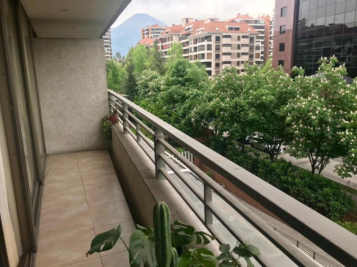 Mirando A Parque Arauco Appartement Santiago Buitenkant foto